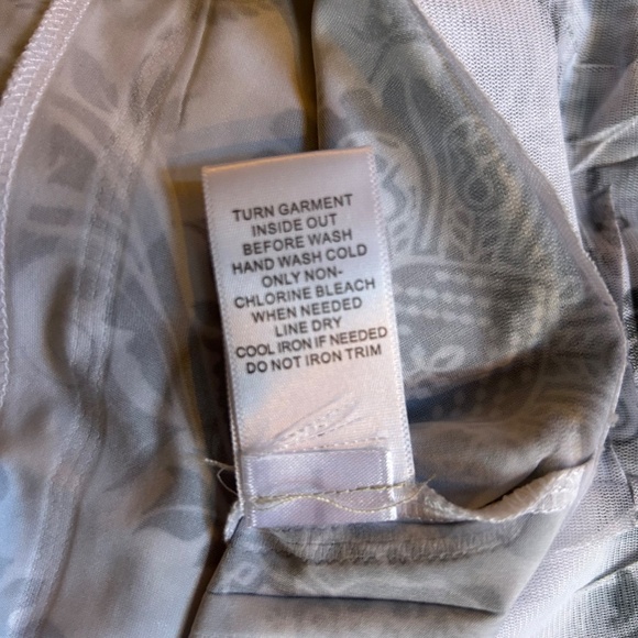 Laura‎ Ashley Bora Bora Printed Sequin Tunic Top Women's Size Large - Picture 3 of 8